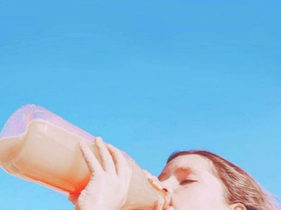 怀孕初期闻了新衣服味道（孕妇闻新衣服的味道有影响吗）